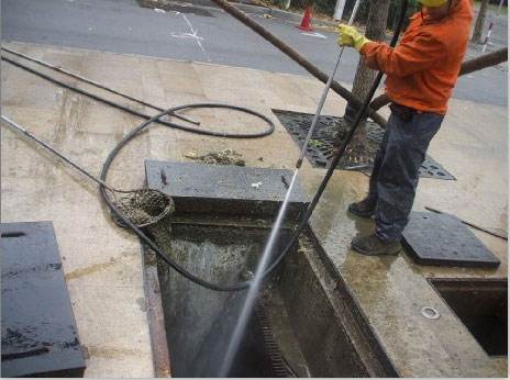 阳春池底污泥如何清理